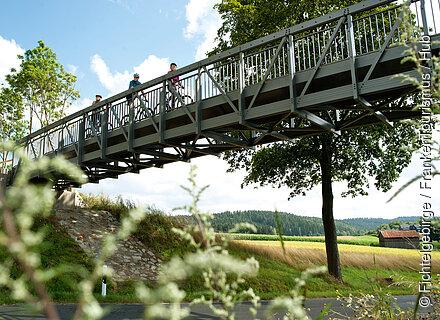 Auf dem Brückenradweg