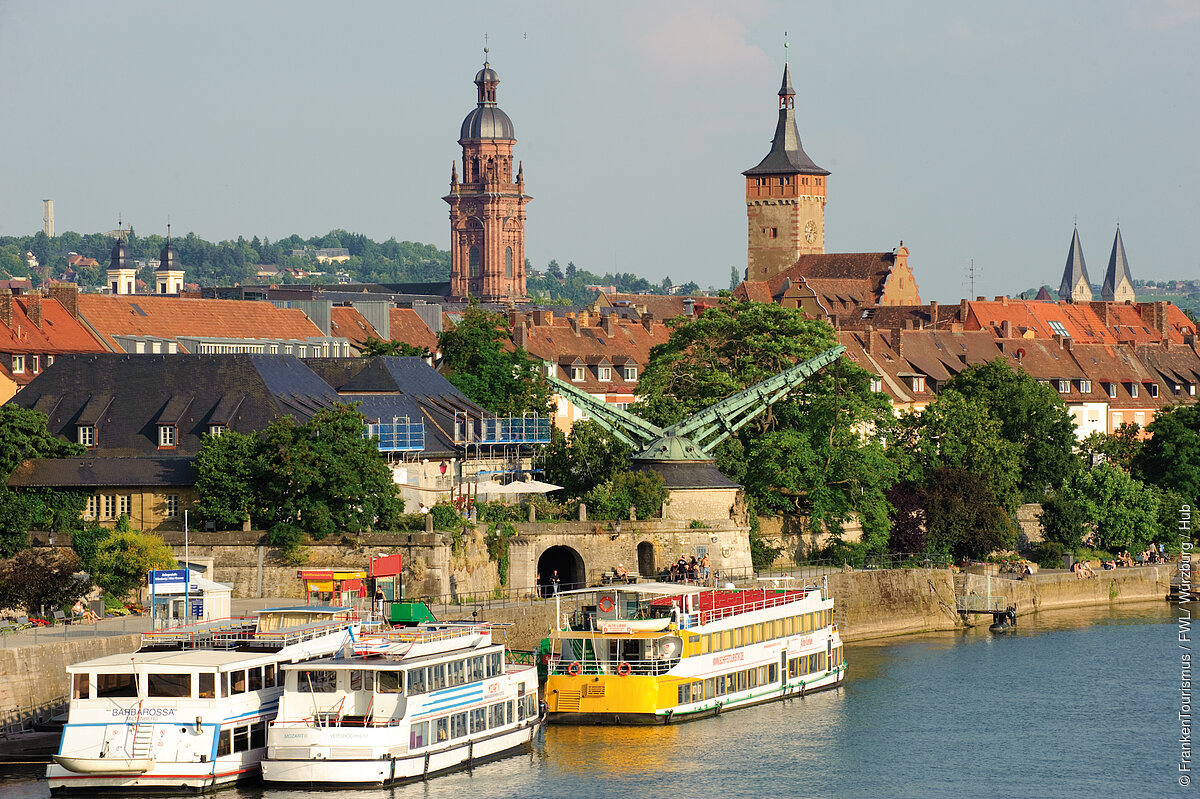 Schiffsanlegestelle "Alter Kranen" in Würzburg