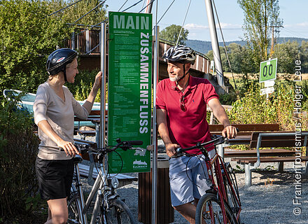 Am Mainzusammenfluss von Rotem und Weißem Main