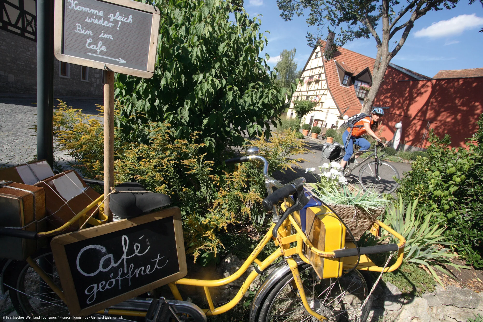 Radlerin in Sommerhausen