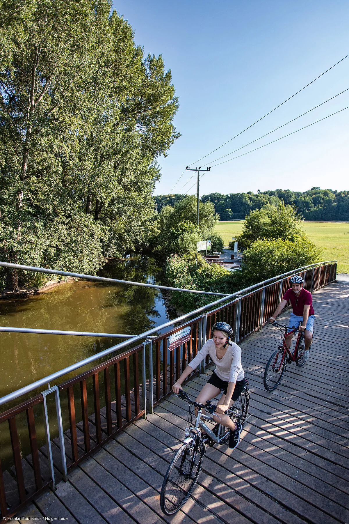 Am Mainzusammenfluss von Rotem und Weißem Main
