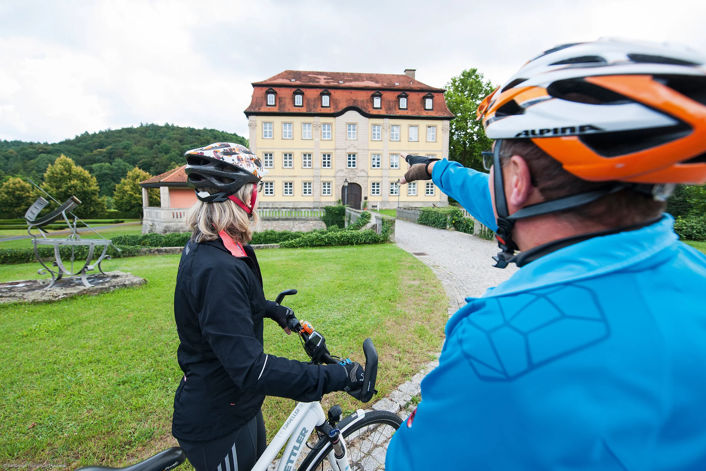 Abt-Degen-Weintal / Radfahren mit Blick auf Schloss Gleisenau
