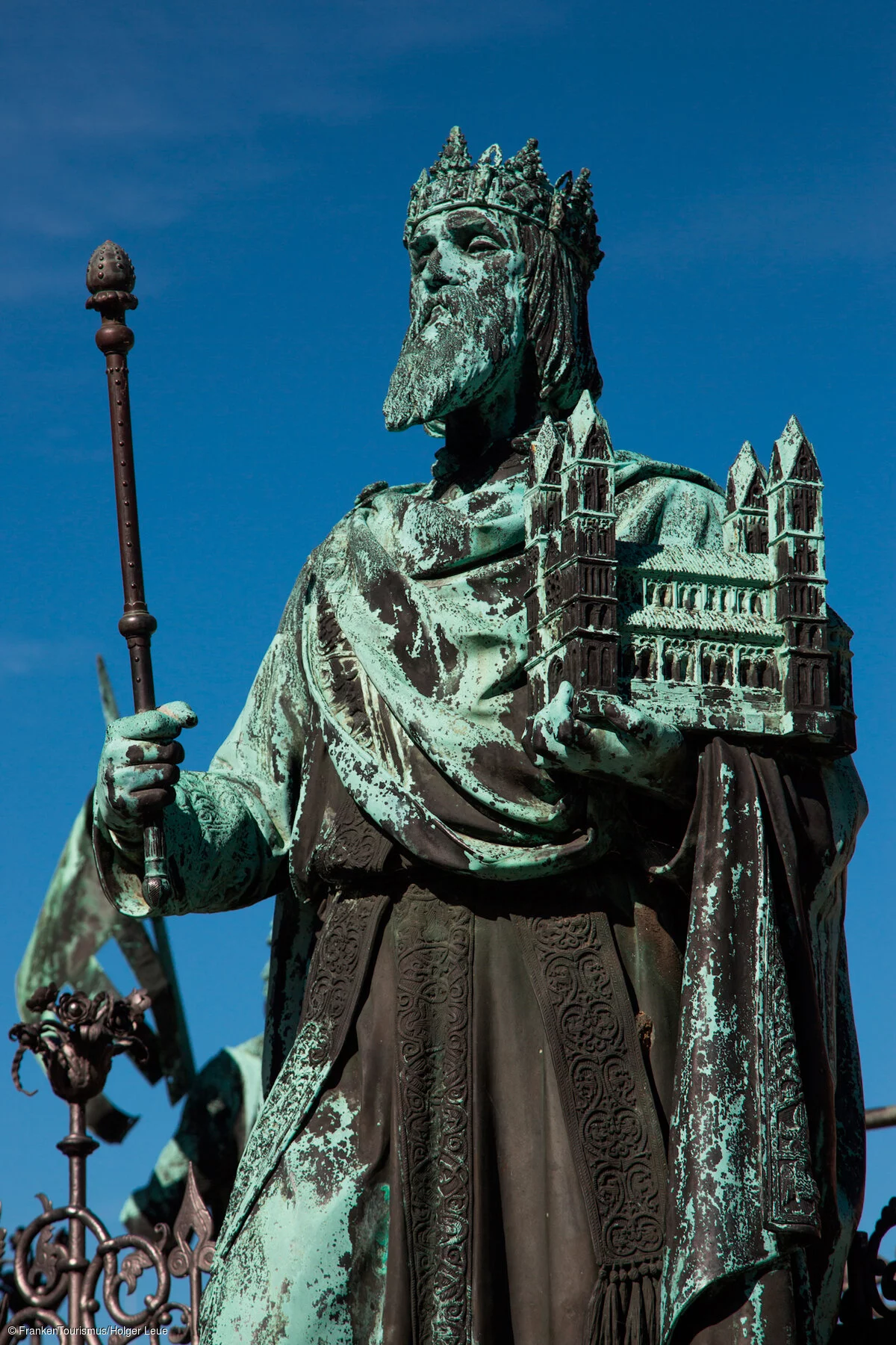 Statue am Maximiliansbrunnen am  Maxplatz