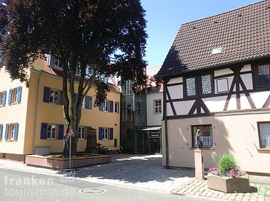 Rathaus mit Römer (Niedernberg, Spessart-Mainland)