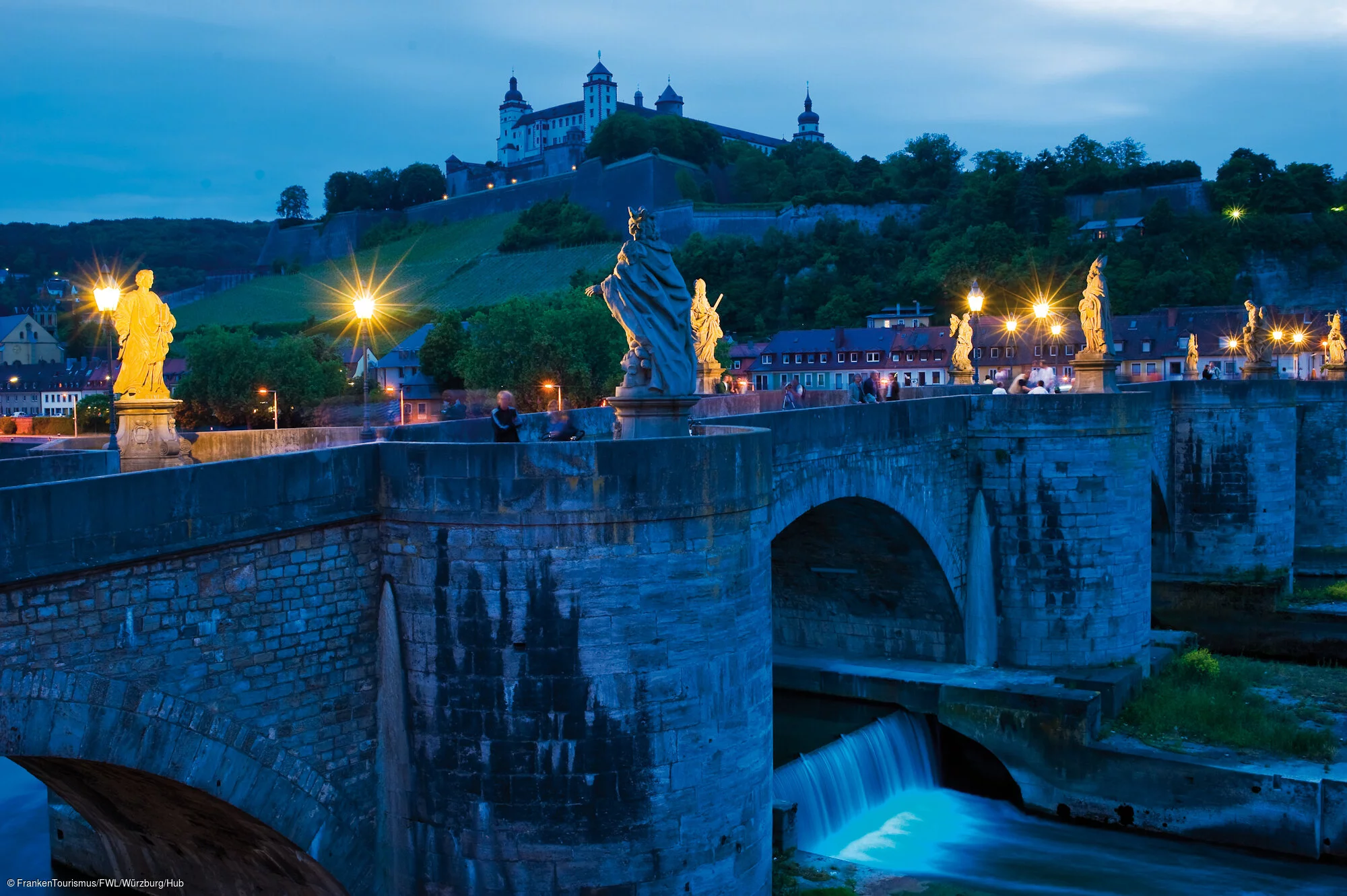 Alte Mainbrücke, Festung Marienberg, Nachtpanorama