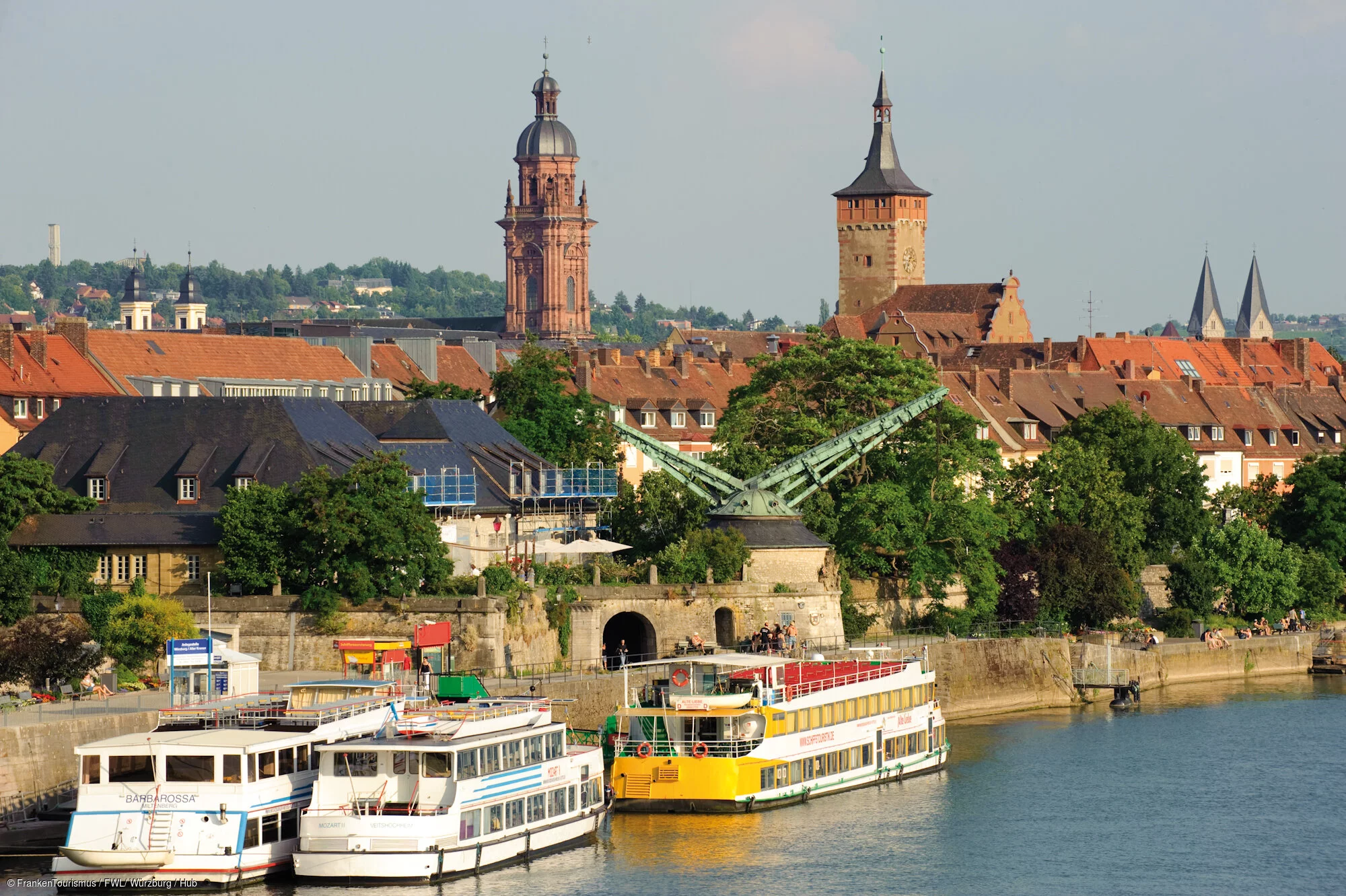 Schiffsanlegestelle "Alter Kranen" in Würzburg