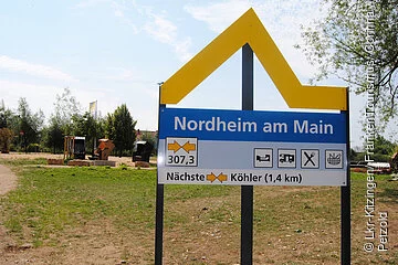 Beschilderung "Gelbe Welle" (Nordheim am Main, Fränkisches Weinland)