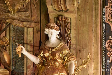 Bayreuth, Markgräfliches Opernhaus, Innenansicht nach der Restaurierung, rechte Trompeterloge, Allegorie der Barmherzigkeit