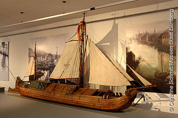 Modell eines Rangschiffes in der Ausstellung Lebensader Regnitz im Historischen Museum Bamberg