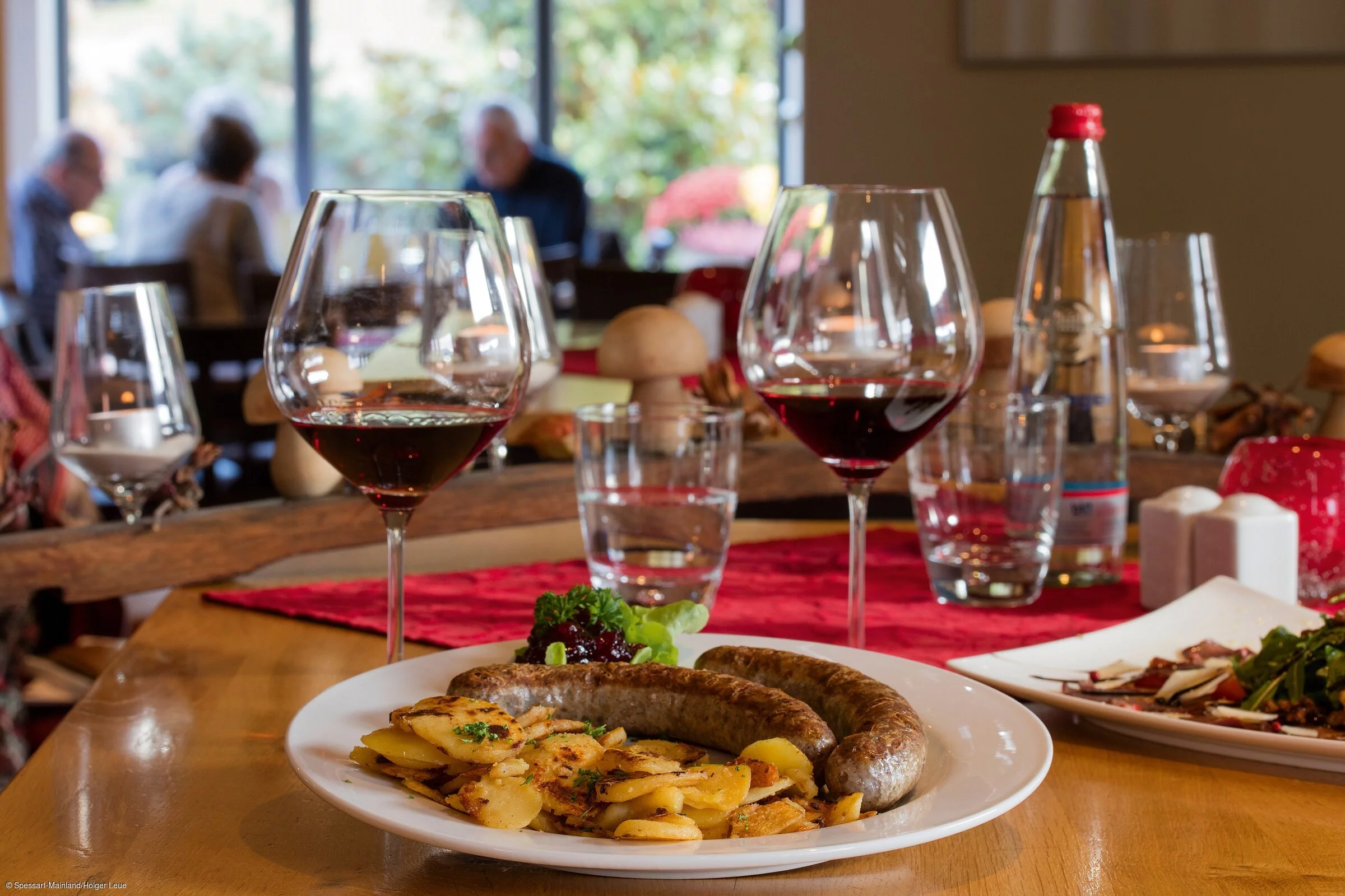 Wein und Wildbratwurst