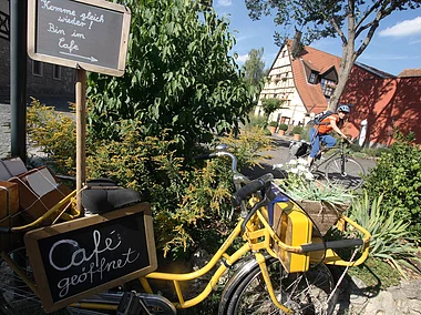 Radlerin in Sommerhausen