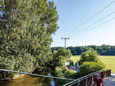 Am Mainzusammenfluss von Rotem und Weißem Main