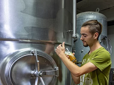 Brewery worker Tobias Bayer of Brauerei Ulrich Martin brewery, Schonungen Hausen, Franconia, Bavaria, Germany