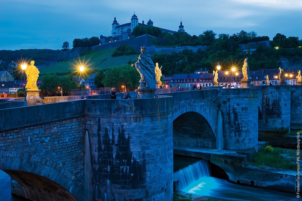 Alte Mainbrücke, Festung Marienberg, Nachtpanorama