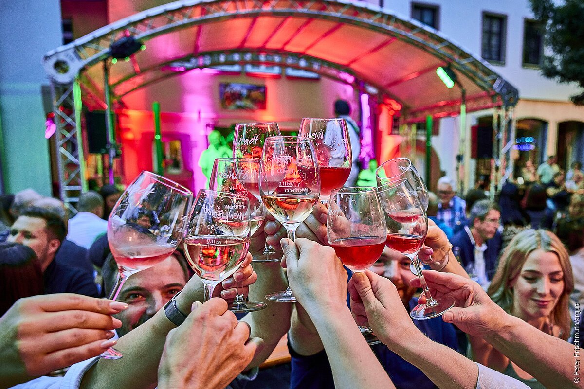 DEU , Deutschland , Wertheim - Weinfest Schöpple auf dem Neuplatz , | DEU, Germany, Wertheim - |.[© Peter Frischmuth/ argus. Jede Nutzung des Fotos ist honorarpflichtig gemaess gueltiger MFM Liste oder Vereinbarung mit Peter Frischmuth/ argus, Rethweg 2, 21635 Jork,  T+49 171 3334563, foto@peterfrischmuth.de, www.peterfrischmuth.de,  Bankverbindung: IBAN: DE 98200100200388530208, BIC: PBNKDEFF, Postbank ]