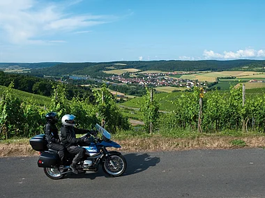 Motorradfahren in den Weinbergen bei Karlstadt